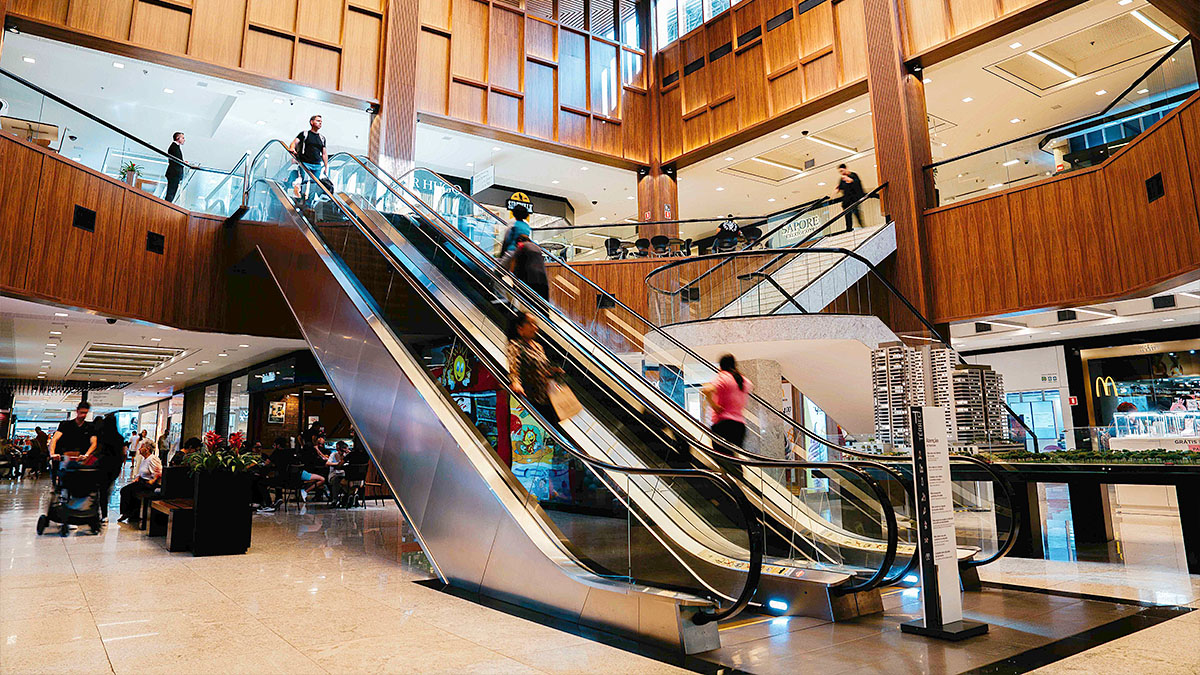 Perto de completar três décadas, o Colinas Shopping segue em expansão, com investimentos constantes e forte impacto na economia local, gerando mais de 1,7 mil empregos diretos e indiretos.