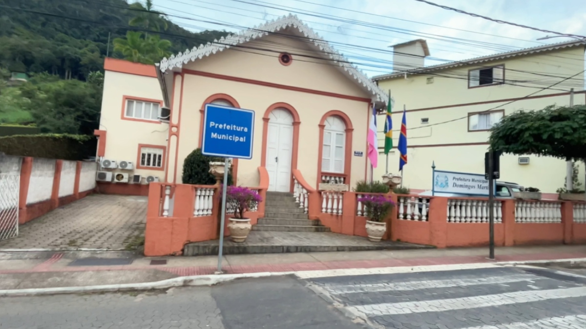 Fundada por imigrantes alemães que chegaram ao estado em 1846, a cidade mantém vivas suas raízes na arquitetura enxaimel, na gastronomia e nos costumes - (Reprodução/YouTube)