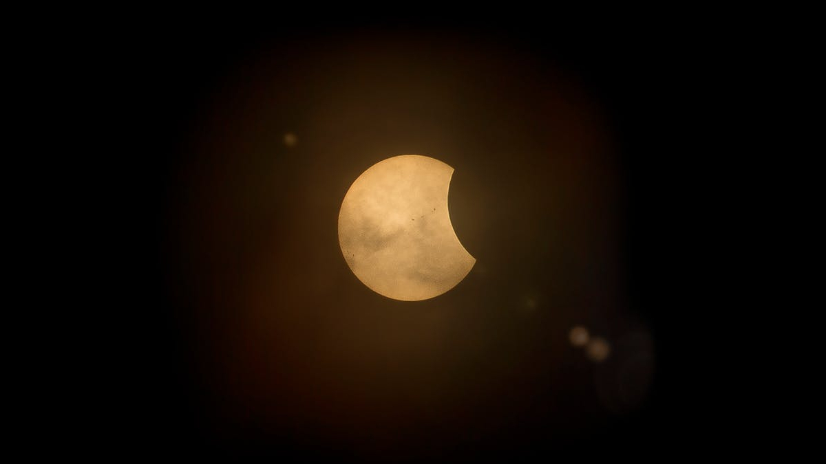 No dia do eclipse, em Sobral, o céu clareou a tempo. Os cientistas conseguiram registrar chapas fotográficas com uma nitidez excelente - (Sebastian Voortman/Pexels)