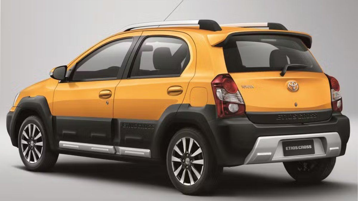 Toyota Etios XLS aparece como alternativa para quem busca sedã usado com bom porta-malas, câmbio automático e reconhecida durabilidade. Foto: Divulgação