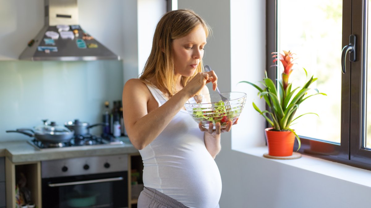 Embora existam algumas recomendações importantes, especialistas explicam que gestação não exige dietas extremamente restritivas