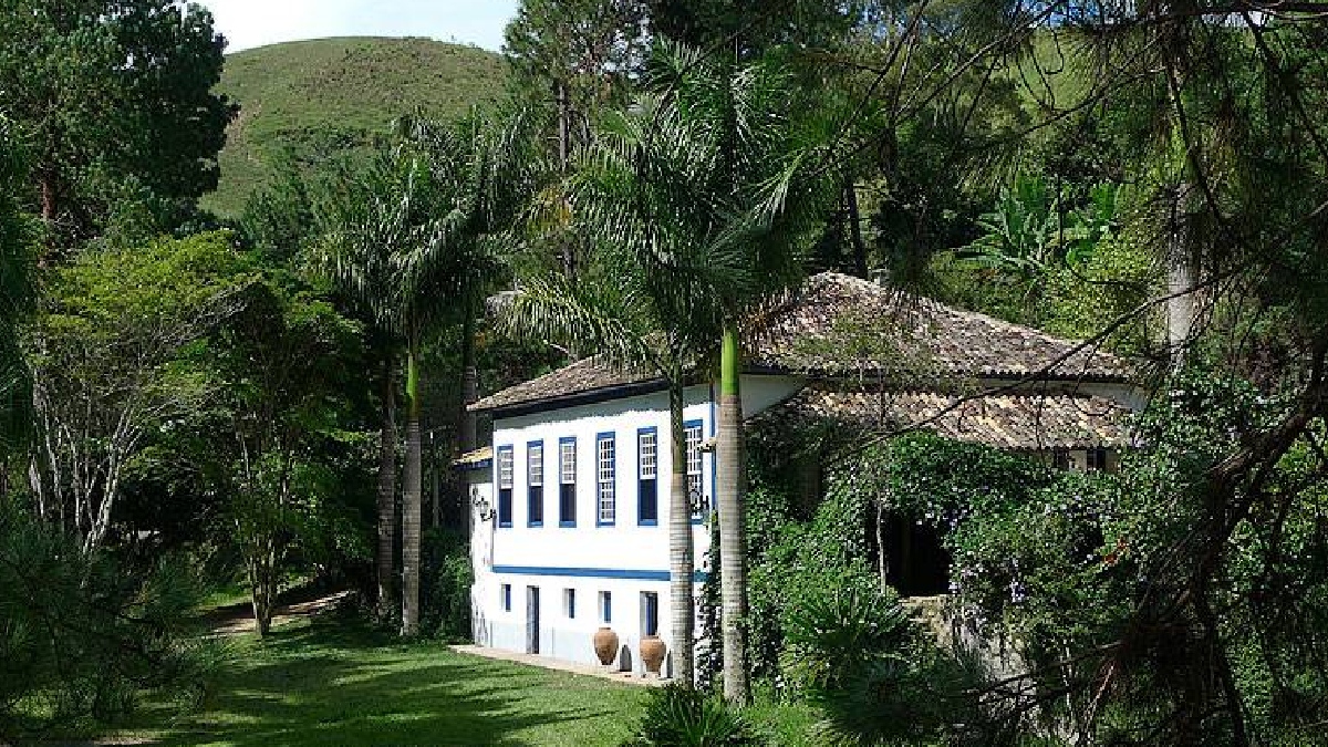 Outras opções de hospedagem incluem a Fazenda Catuçaba, um hotel boutique em casarão colonial - (Divulgação)