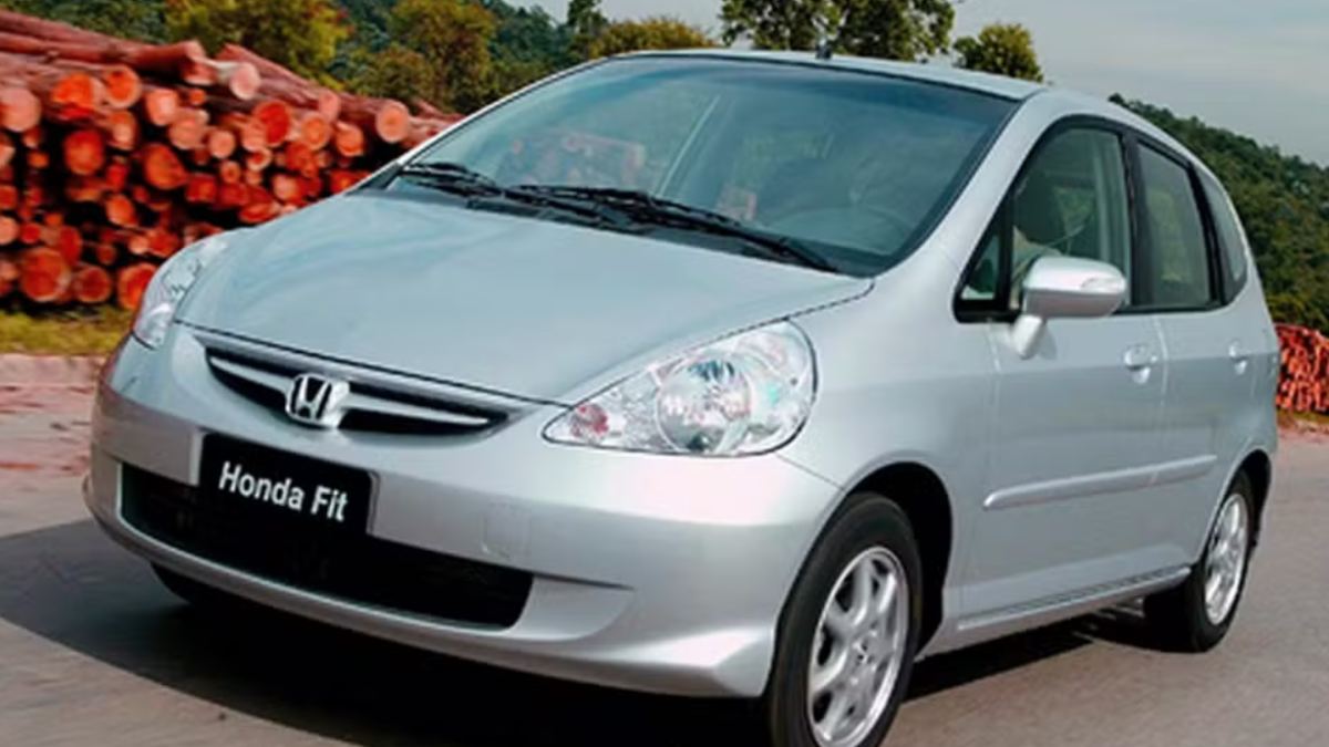 Honda Fit LXL chama atenção no mercado de seminovos pelo espaço interno, versatilidade dos bancos e confiabilidade mecânica. Foto: Divulgação