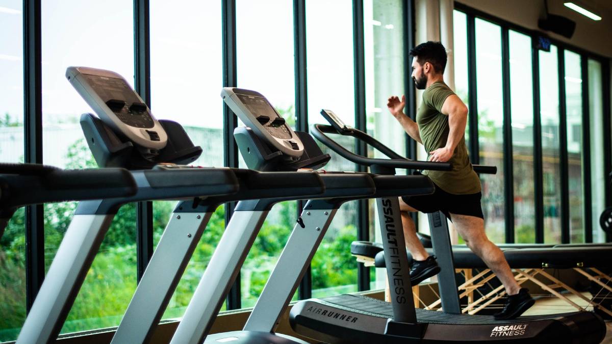 Exercícios aeróbicos regulares são a principal estratégia para aumentar o VO2 máximo e melhorar a saúde cardiovascular. Foto: Pixabay