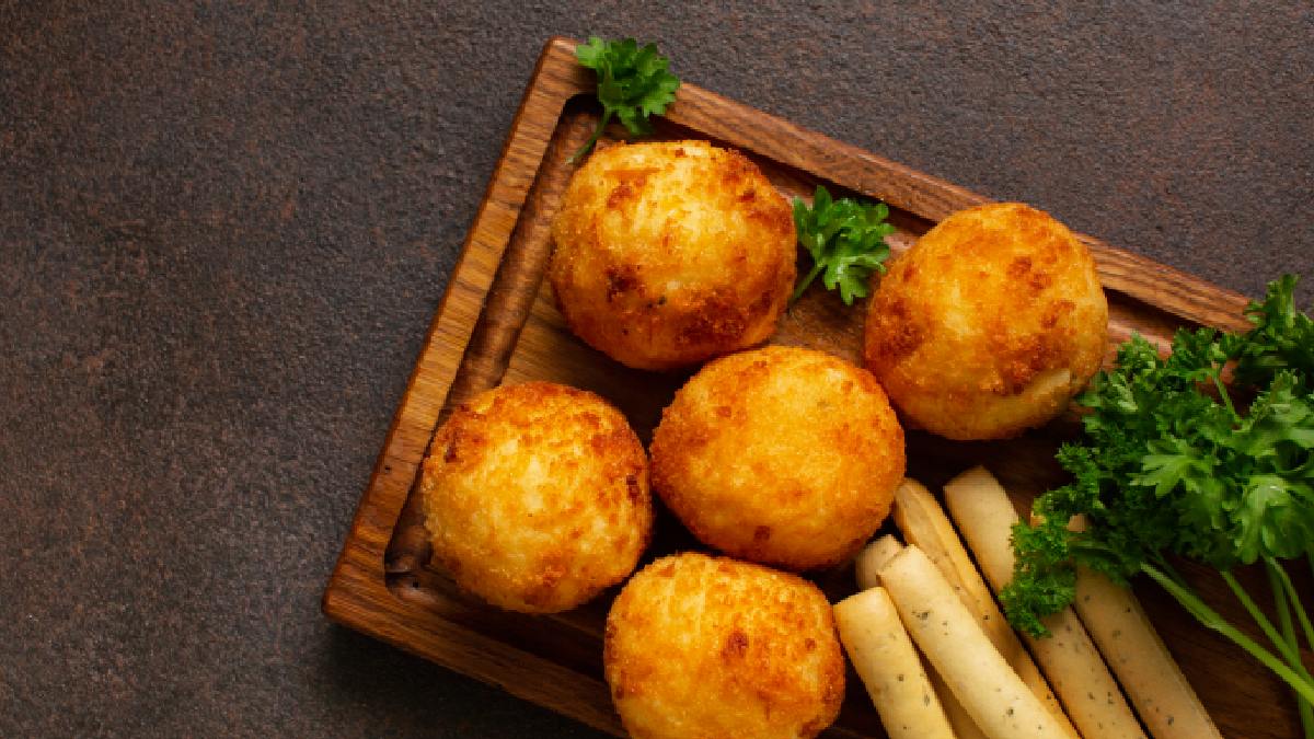 Veja truques para acertar a massa, fritar sem encharcar e até assar. No fim, o FAQ tira dúvidas comuns sobre conservação e congelamento. Fotos: Freepik