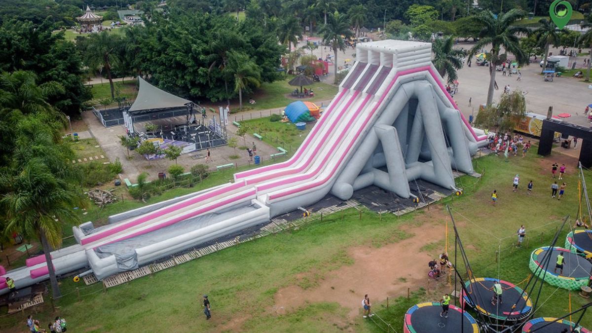 Uma equipe de animadores também circula pela área promovendo gincanas e atividades gratuitas, criando um clima de festa comunitária. (Fotos: Divulgação/Família no Parque)