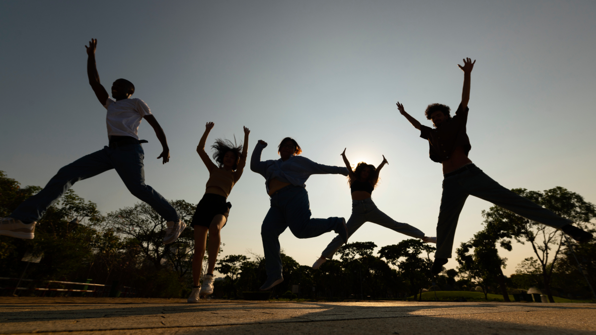 Prática milenar ganha força em estudos por melhorar a qualidade do sono (Foto: Freepik)