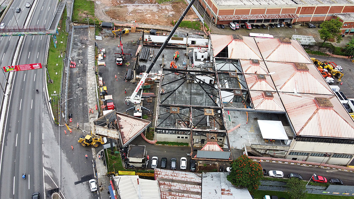 O cronograma da obra prevê duração de até 64 meses, com entrega estimada para o início de 2031.