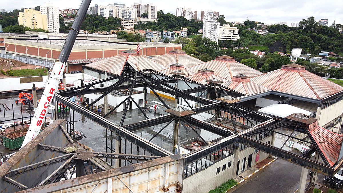 O projeto prevê, ainda, a construção de túneis, sistemas operacionais, subestações de energia e demais estruturas necessárias para a operação ferroviária.