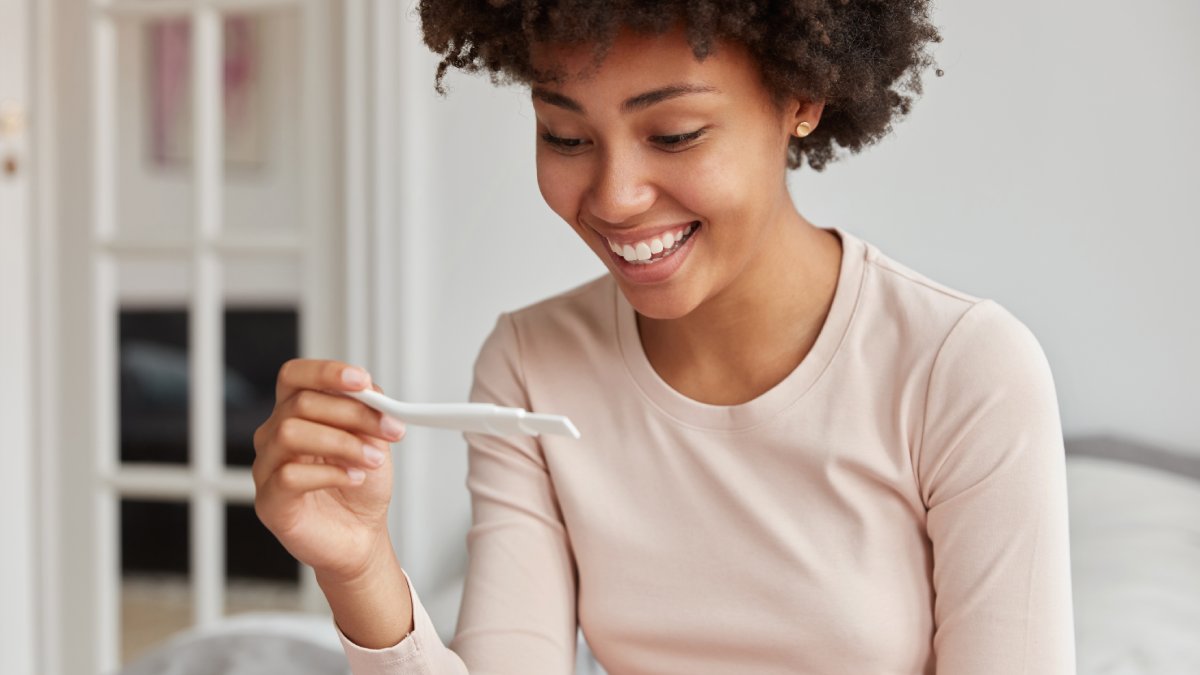 Mas algumas mudanças no corpo pegam muitas mulheres de surpresa, principalmente nas primeiras semanas (Fotos: Freepik)