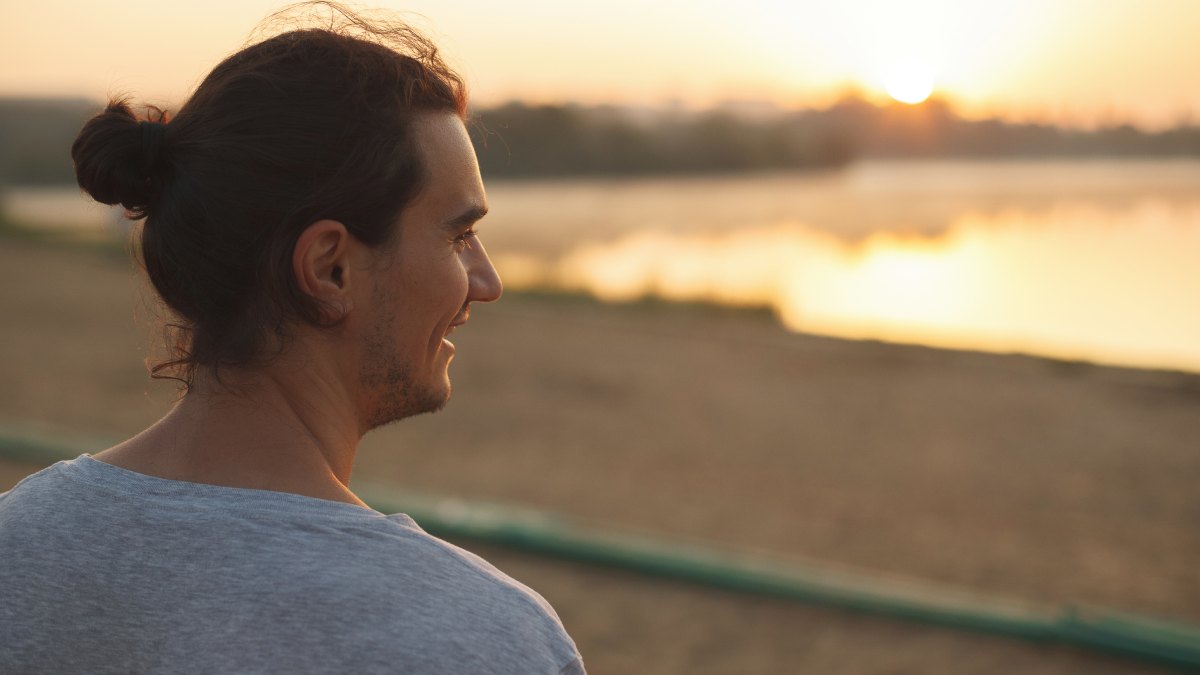 Segundo pesquisa publicada na revista Psychological Science, esse estado mental melhora significativamente o desempenho em tarefas criativas