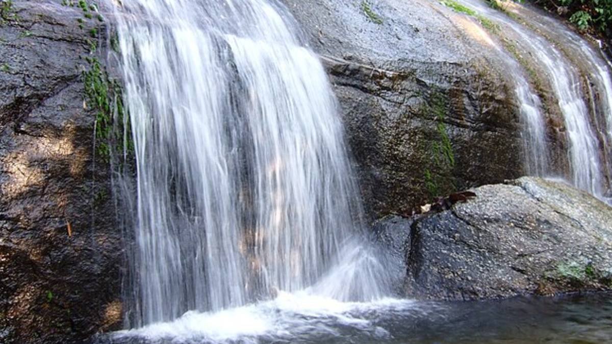 Trilhas e mirantes naturais revelam paisagens de mar e montanha que caracterizam o arquipélago de Ilhabela. Foto: Wikimedia Commons