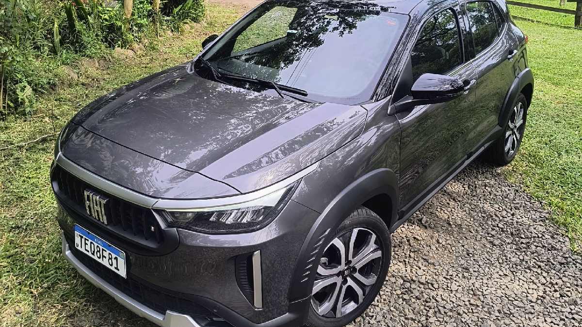 Na linha 2026, tanto nas versões "comuns" quanto nas híbridas, o Pulse traz desenho frontal renovado, inspirado na esportividade do Fastback, com novas grades com temas verticais, novo skid plate/Divulgação