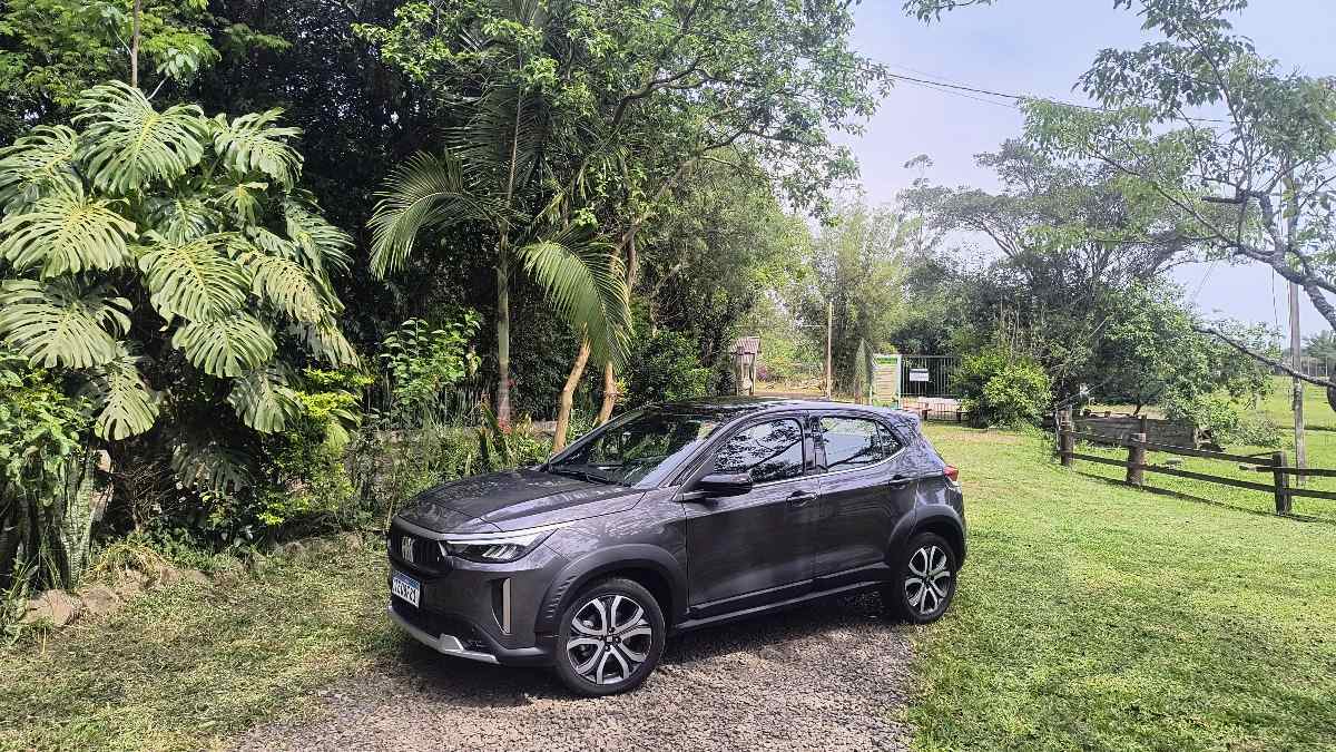 Na linha 2026, tanto nas versões "comuns" quanto nas híbridas, o Pulse traz desenho frontal renovado, inspirado na esportividade do Fastback, com novas grades com temas verticais, novo skid plate/Divulgação