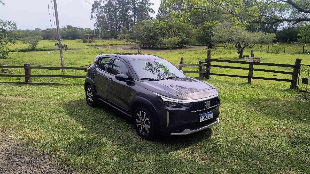 Na linha 2026, tanto nas versões "comuns" quanto nas híbridas, o Pulse traz desenho frontal renovado, inspirado na esportividade do Fastback, com novas grades com temas verticais, novo skid plate/Divulgação