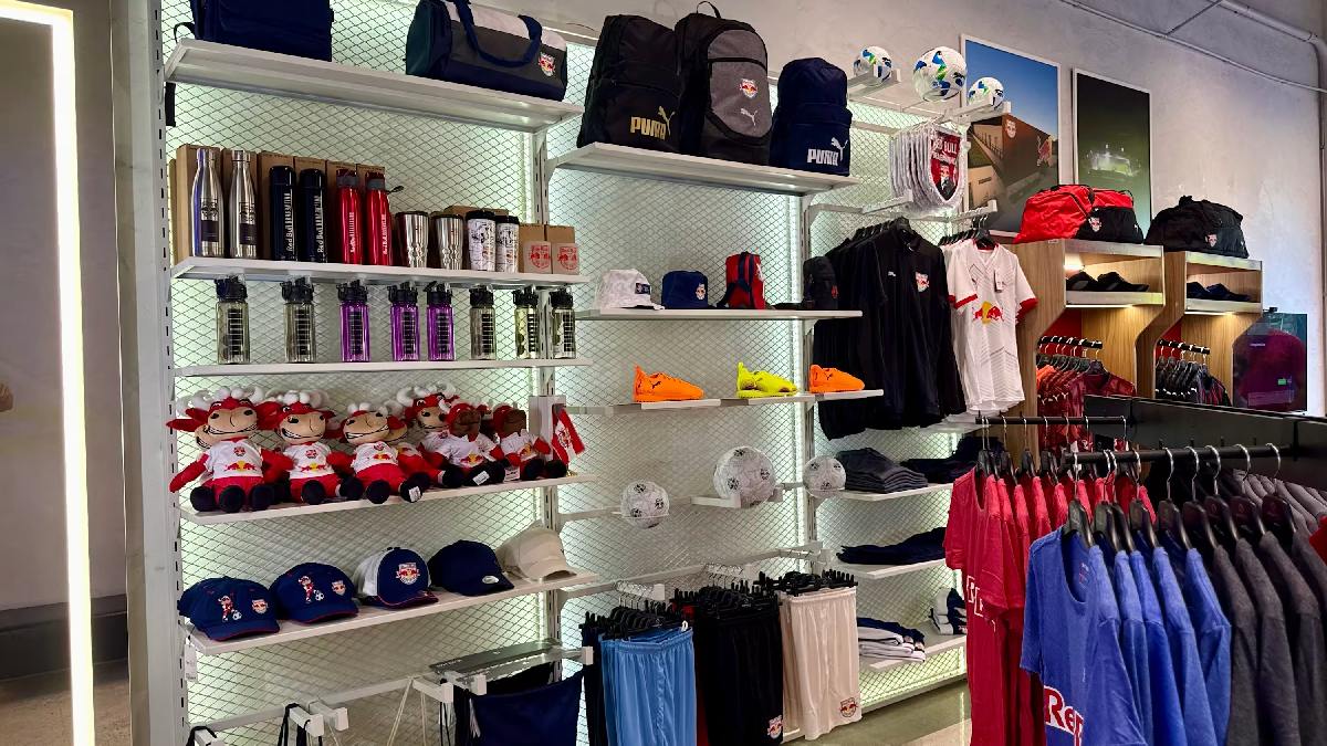 Casa inclui espaço externo, dois telões, espaço dedicado às crianças, pinball, oficinas infantis e um simulador de Fórmula 1 Red Bull Racing/Divulgação/Red Bull Bragantino