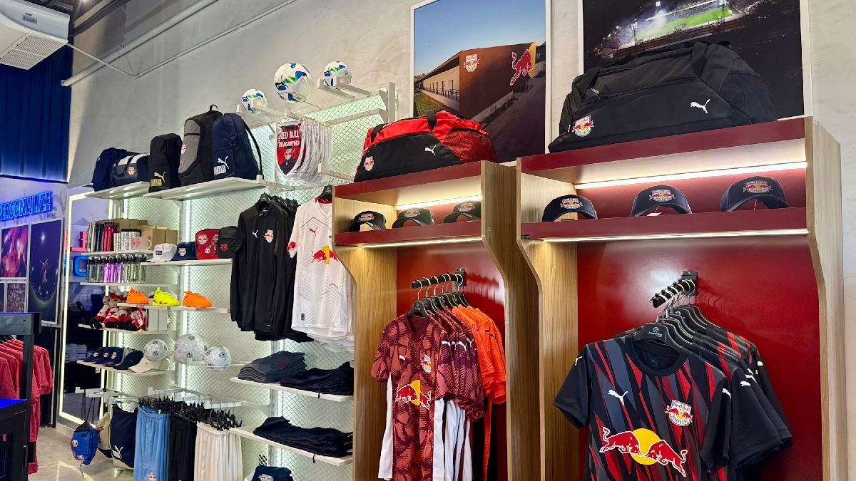 Casa inclui espaço externo, dois telões, espaço dedicado às crianças, pinball, oficinas infantis e um simulador de Fórmula 1 Red Bull Racing/Divulgação/Red Bull Bragantino