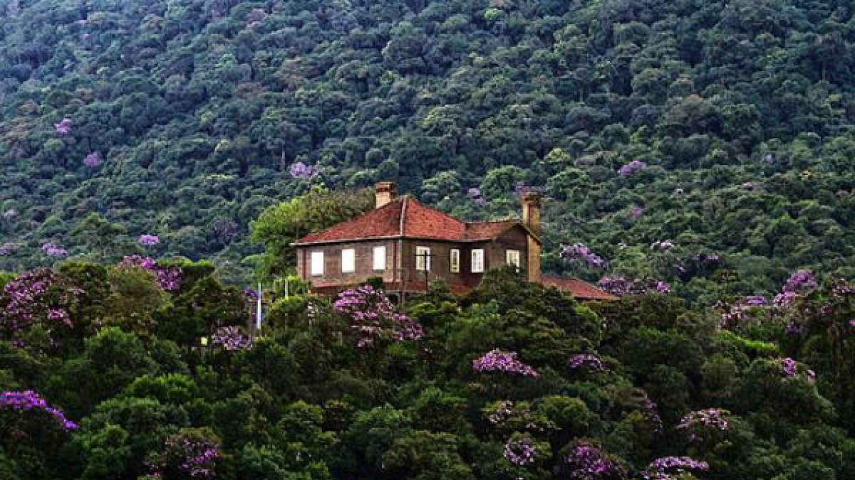 A vila ferroviária de Paranapiacaba conta com diversos roteiros históricos e festivais imperdíveis durante todo o ano (Foto: Marcus Cabaleiro / Wikimedia Commons)