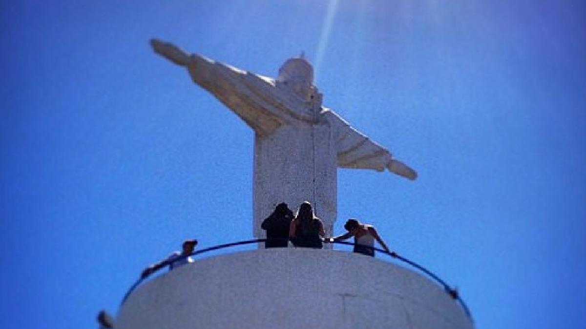 O Cristo Redentor é um dos pontos turísticos tradicionais de Águas de Lindóia (Foto: Mark Hillary / Wikimedia Commons)
