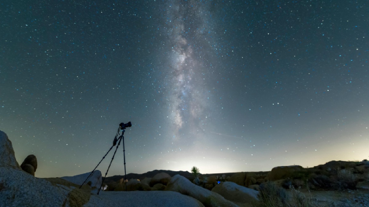 Apoio firme vira regra no céu, principalmente para Via Láctea, meteoros e paisagens escuras (Foto: Ken Cheung / Pexels)