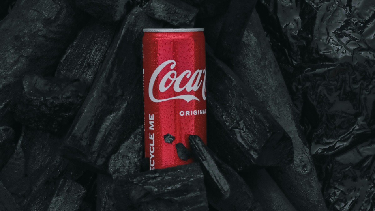 Refrigerantes de cola entram na conta com doses menores, mas podem acumular quando aparecem em mais de um momento do dia (Foto: Ali Pli / Pexels)