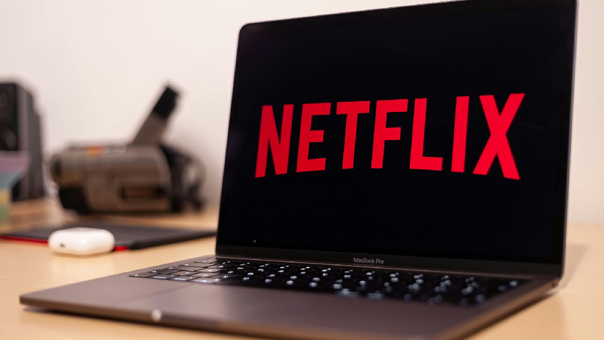 No streaming, a barreira para continuar vendo algo de que você não gosta é baixa: basta deixar o próximo episódio rodar (Foto: Luca Sammarco / Pexels)