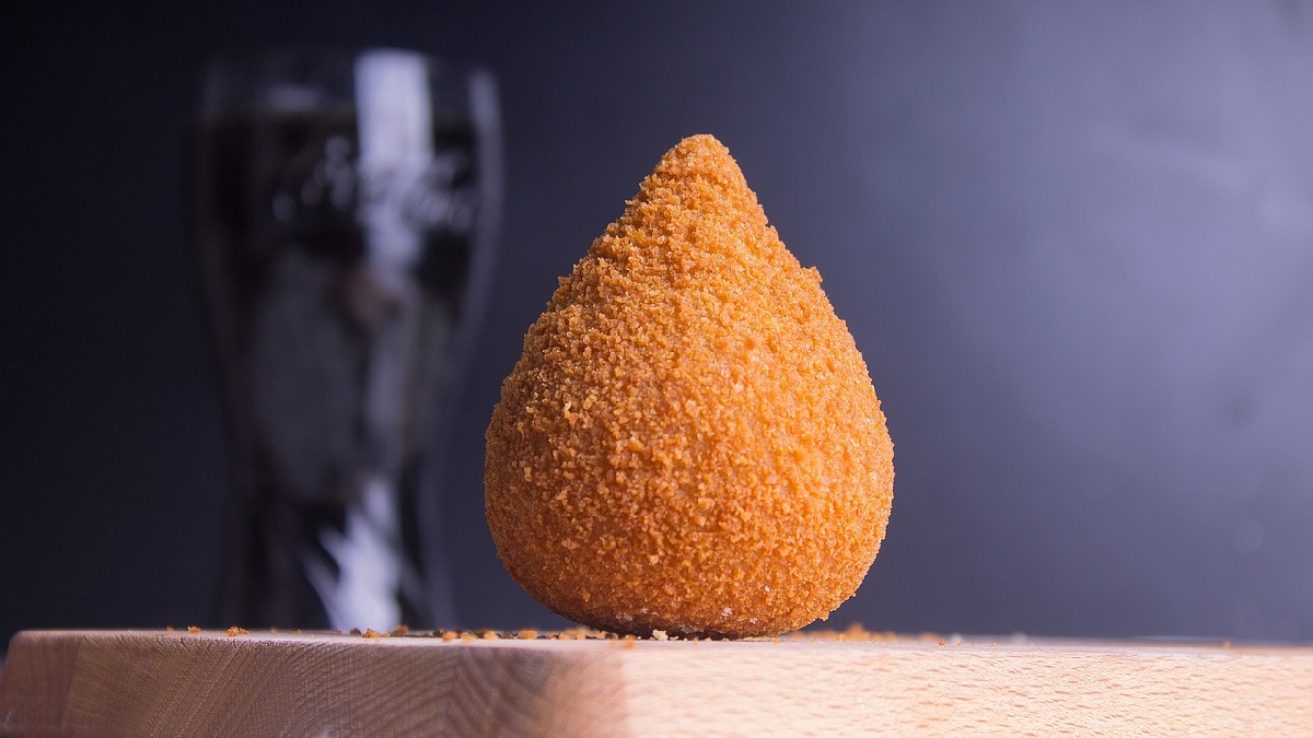 A coxinha de queijo virou patrimônio imaterial de Jundiaí e hoje funciona como um dos símbolos mais fáceis de reconhecer na cidade (Foto: riquebeze / Pixabay)