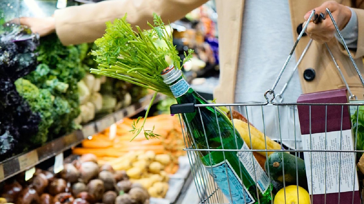 A compra de alimentos tende a funcionar melhor no cartão quando já faz parte do orçamento e não depende de parcelamento para caber no mês (Foto: Tara Clark / Pexels)