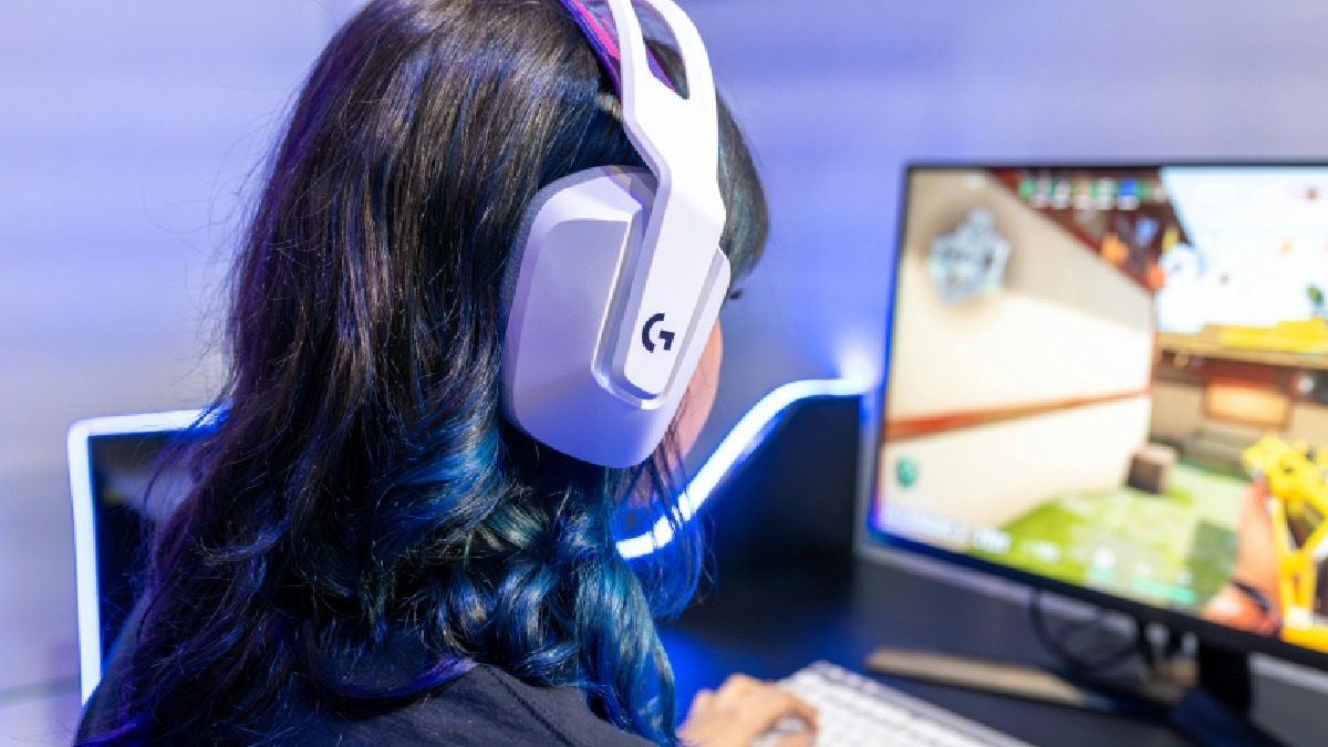 Bem antes do Cal AI, Yadegari criou o Totally Science, um site de jogos "unblocked" pensado para driblar bloqueios em redes escolares; o projeto chegou a milhões de usuários e foi vendido por cerca de US$ 100 mil (Foto: Matheus Bertelli / Pexels)