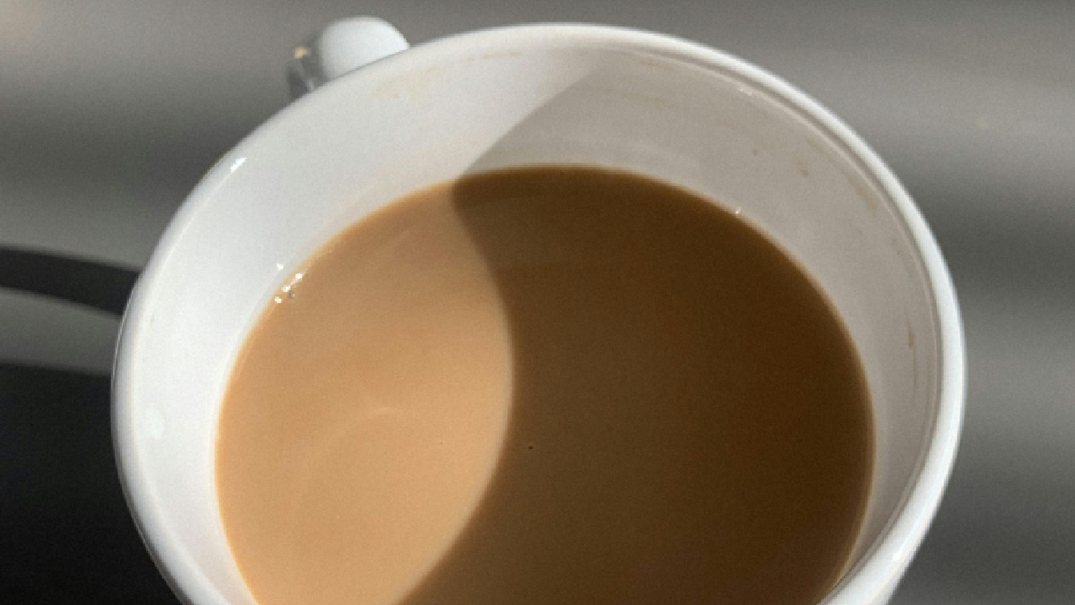 A cafeína bloqueia receptores de adenosina, substância ligada à pressão do sono ao longo do dia (Foto: Diana / Pexels)