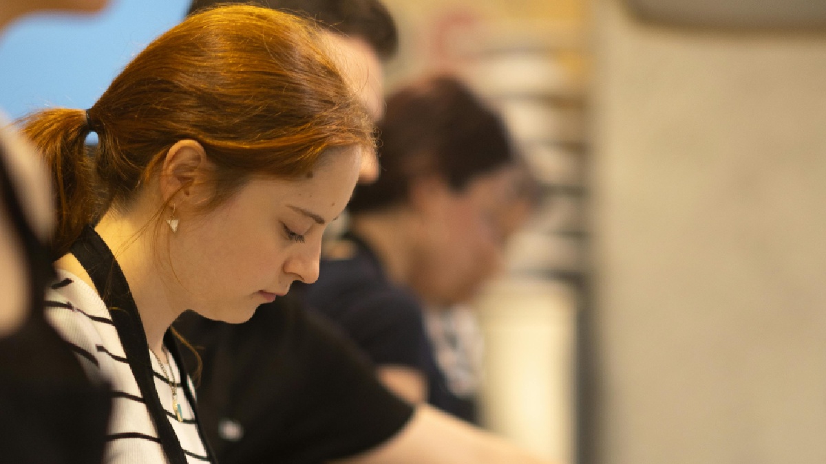 Aulas práticas de cozinha dão sensação rápida de evolução, e dá para escolher tema e nível, do iniciante ao avançado (Foto: Orhan Pergel / Pexels)