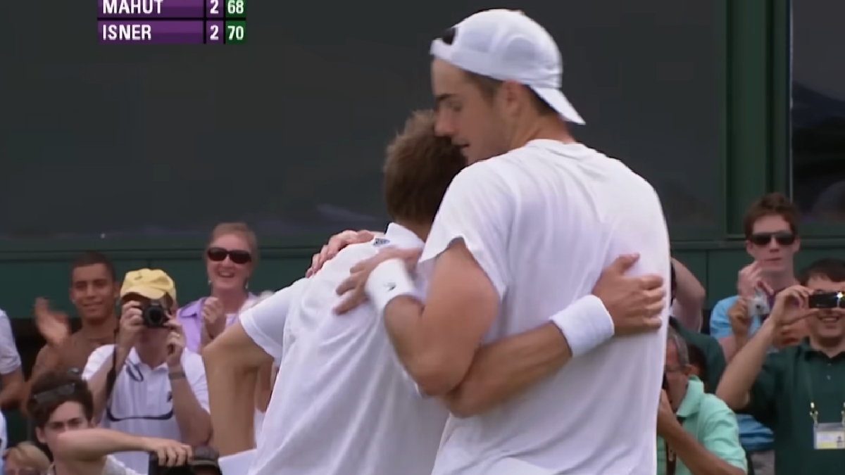 Confronto entre o norte-americano John Isner e o francês Nicolas Mahut durou mais de 11 horas e precisou ser disputado ao longo de três dias.