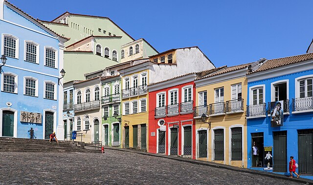 Salvador reúne patrimônio histórico reconhecido pela Unesco e praias urbanas que atraem turistas durante todo o ano. Foto: Wikimedia Commons