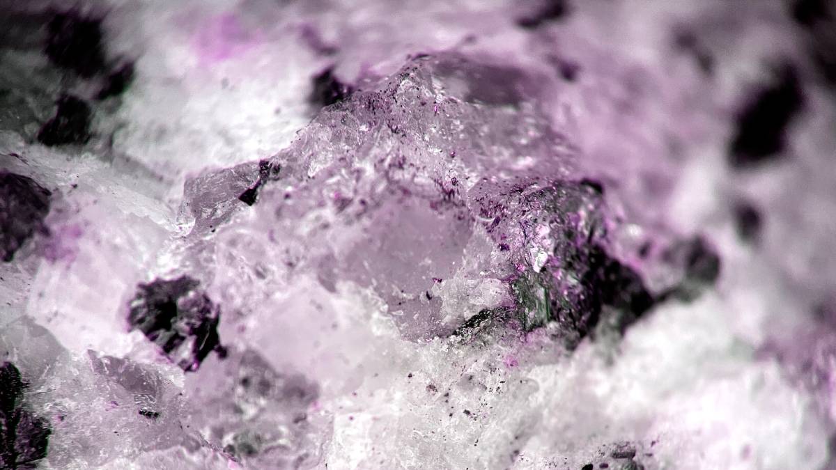 O sistema de Naica inclui cavernas com tamanhos e formações diferentes, o que ajuda a explicar por que alguns cristais cresceram tanto (Foto: Pexels)