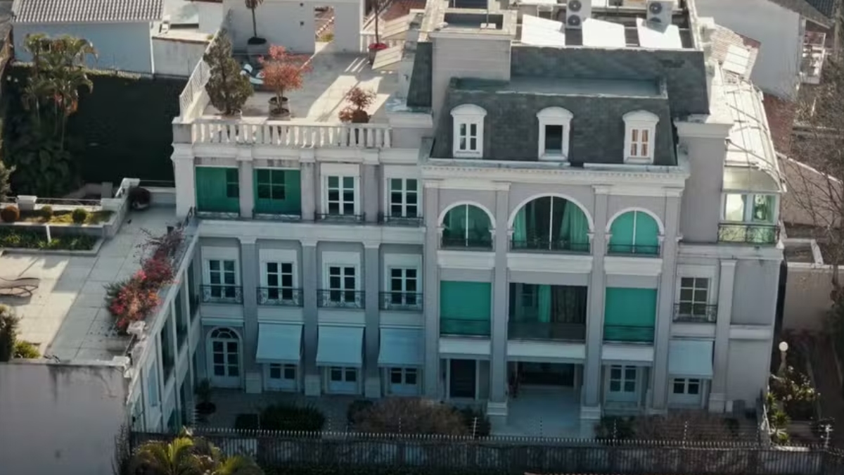 Com 37 banheiros e 5 cozinhas, o imóvel de R$ 50 milhões em São Paulo é pivô de batalha judicial.
