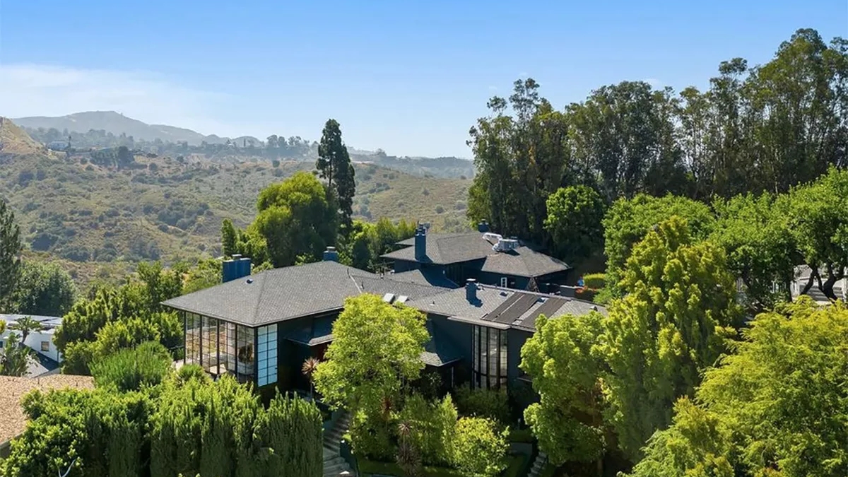Uma das propriedades mais cobiçadas de Hollywood Hills, na Califórnia, Estados Unidos, segue uma linhagem musical de sucesso - (Reprodução/Quem)