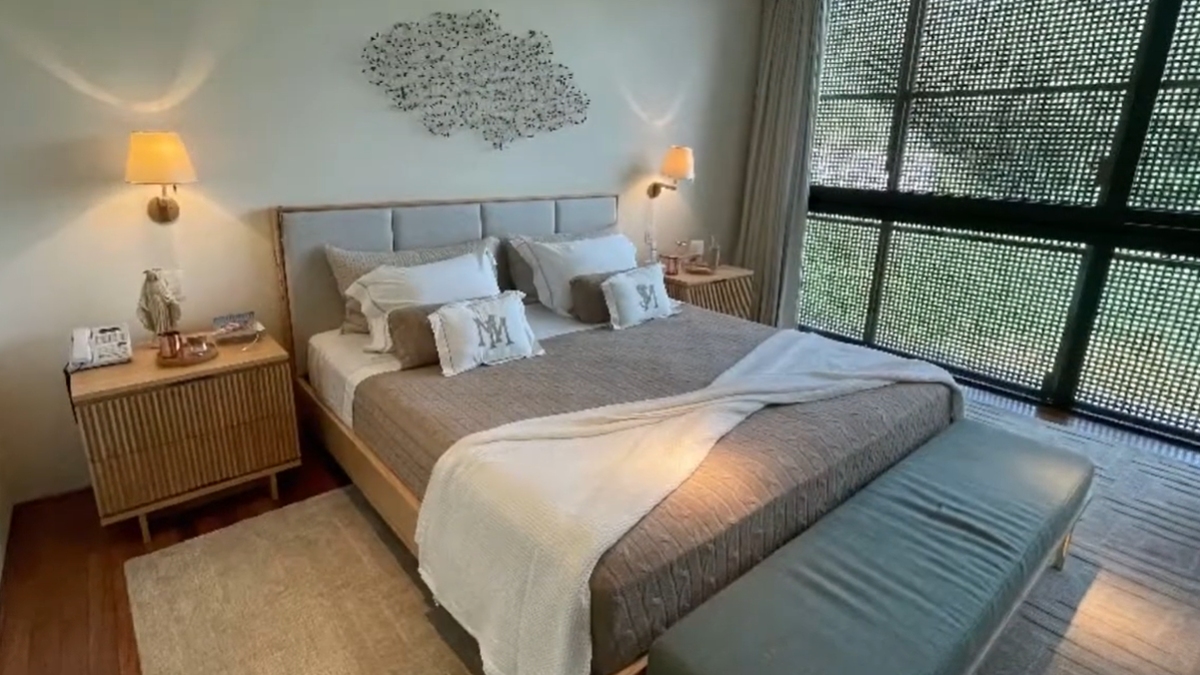 Além disso, a casa possui quatro quartos bem decorados e varandas envidraçadas que proporcionam uma vista panorâmica e luz natural em todos os ambientes.