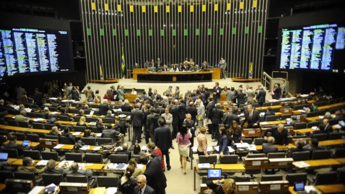 O processo de votação eletrônica garante transparência às decisões parlamentares sobre o uso do orçamento estadual em 2026. Marcello Casal Jr./Agência Brasil