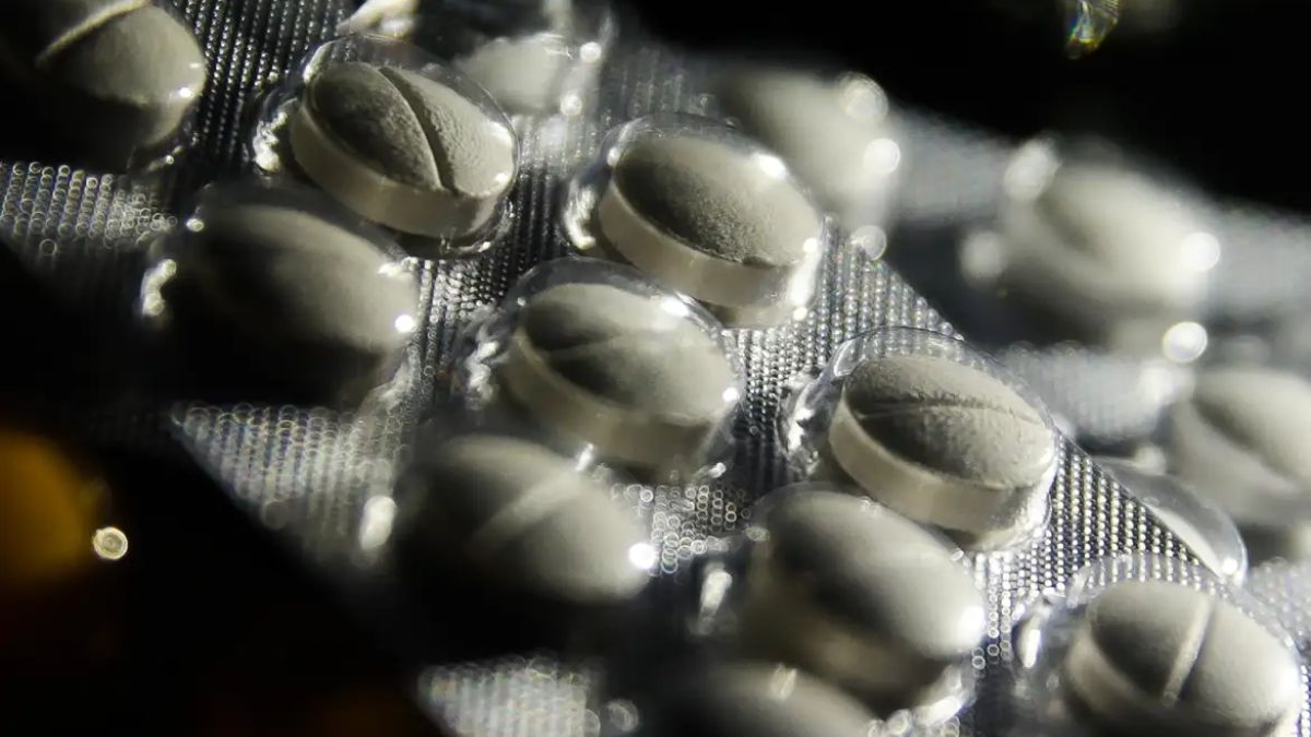 Os gastos com medicamentos representam uma parcela cada vez maior da renda familiar, compondo um dos pilares do custo de saúde que comprime o poder de compra dos brasileiros. Marcello Casal Jr/Agência Brasil