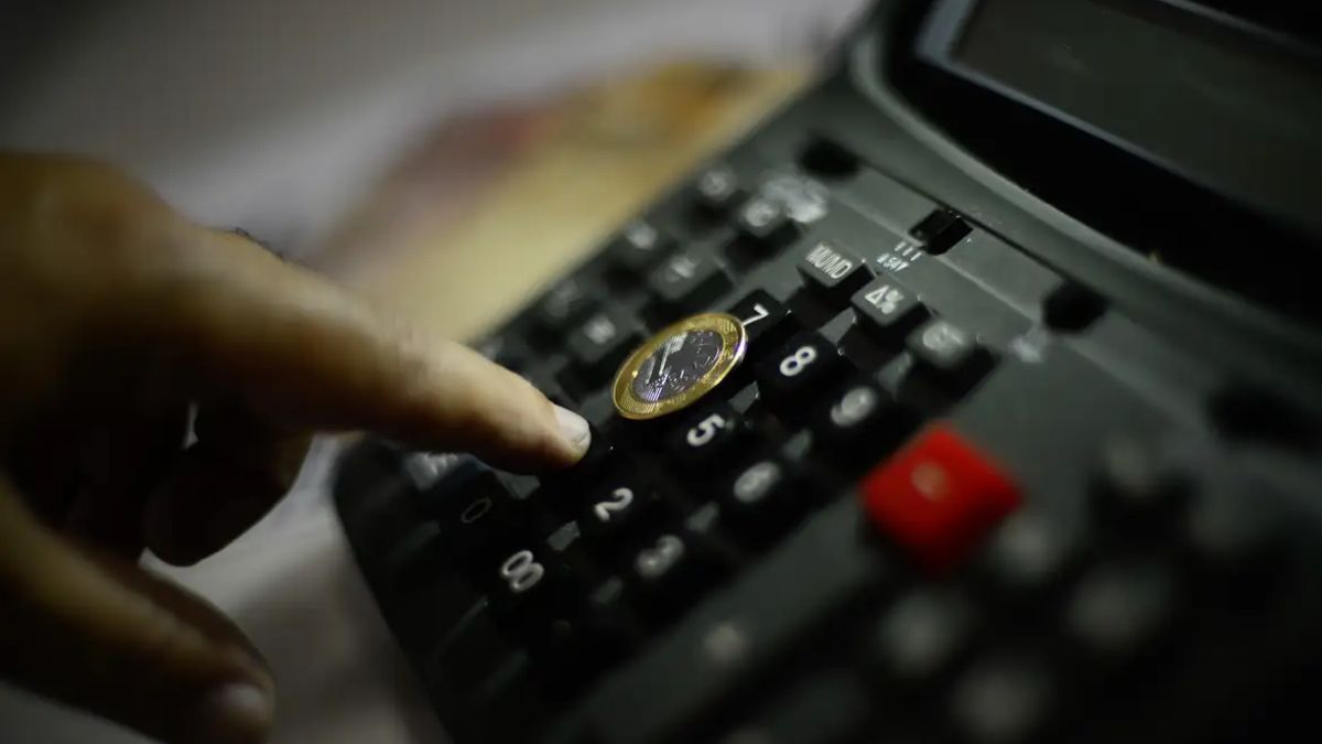 Especialistas recomendam calcular o Custo Efetivo Total (CET) antes de decidir pela quitação antecipada de dívidas bancárias. Marcello Casal JrAgência Brasil