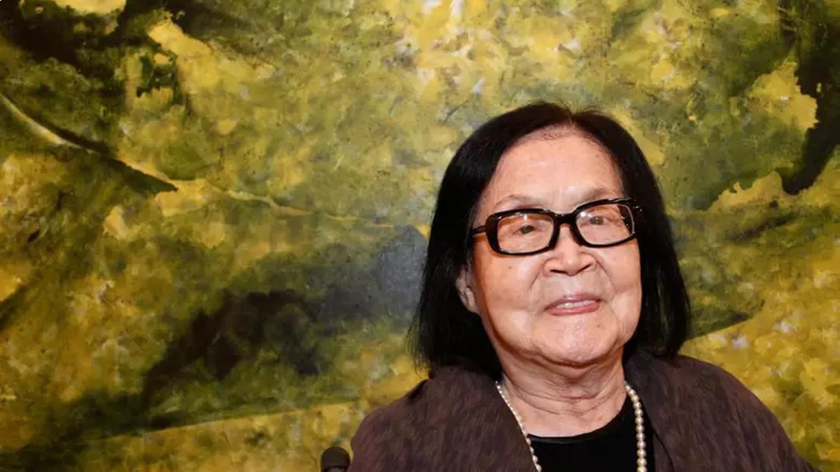 Falecida em 2015, Tomie Ohtake deixou um vasto legado para a arte brasileira. Nascida em Kioto, Japão, em 1913, ela chegou ao Brasil em 1936 e se naturalizou brasileira em 1968.