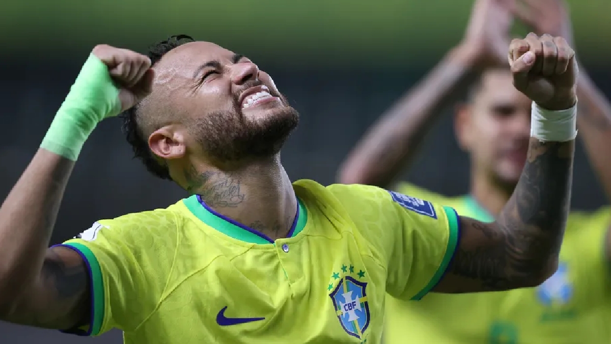 Na tabela geral, somando todas as competições e amistosos oficiais, a lista conta com a liderança isolada de Neymar Jr. que ultrapassou a marca histórica dos 77 gols de Pelé - (Vitor Silva/CBF)