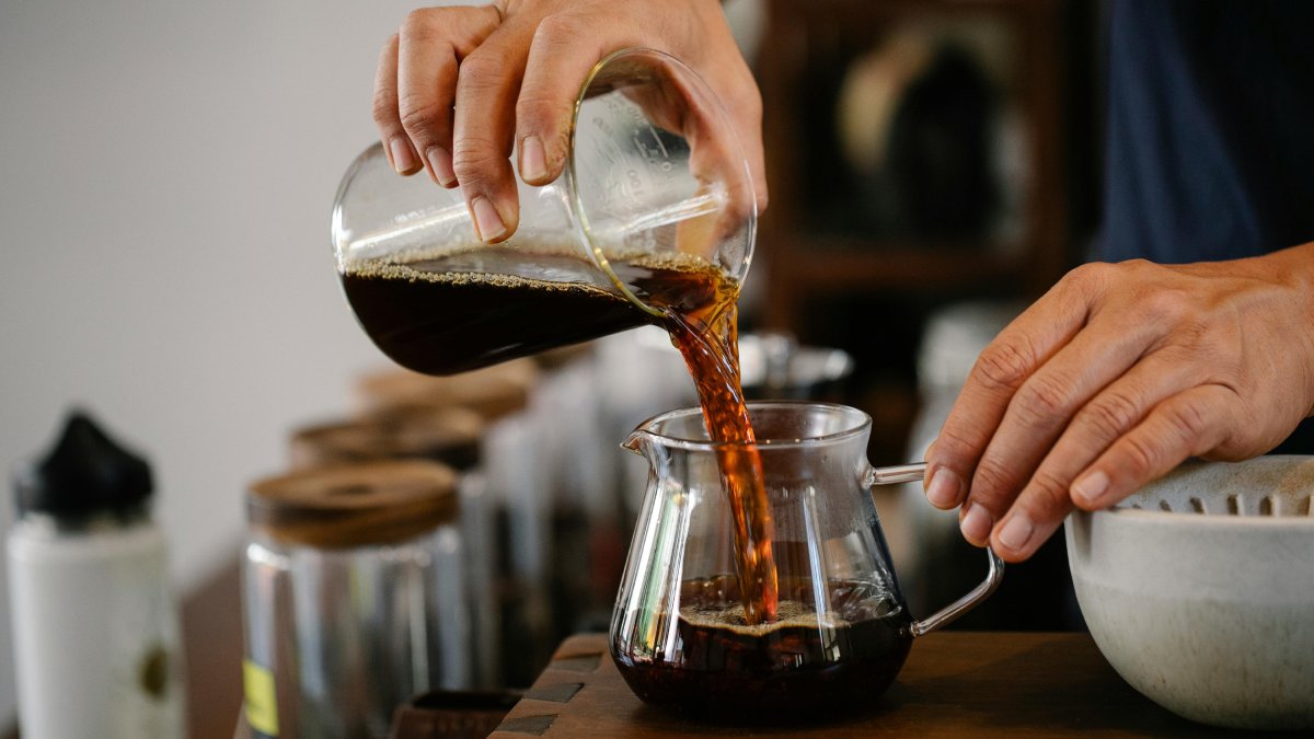 Aquilo que parece proteção pode estar comprometendo o aroma, o sabor e a textura do café (Foto: Pexels)