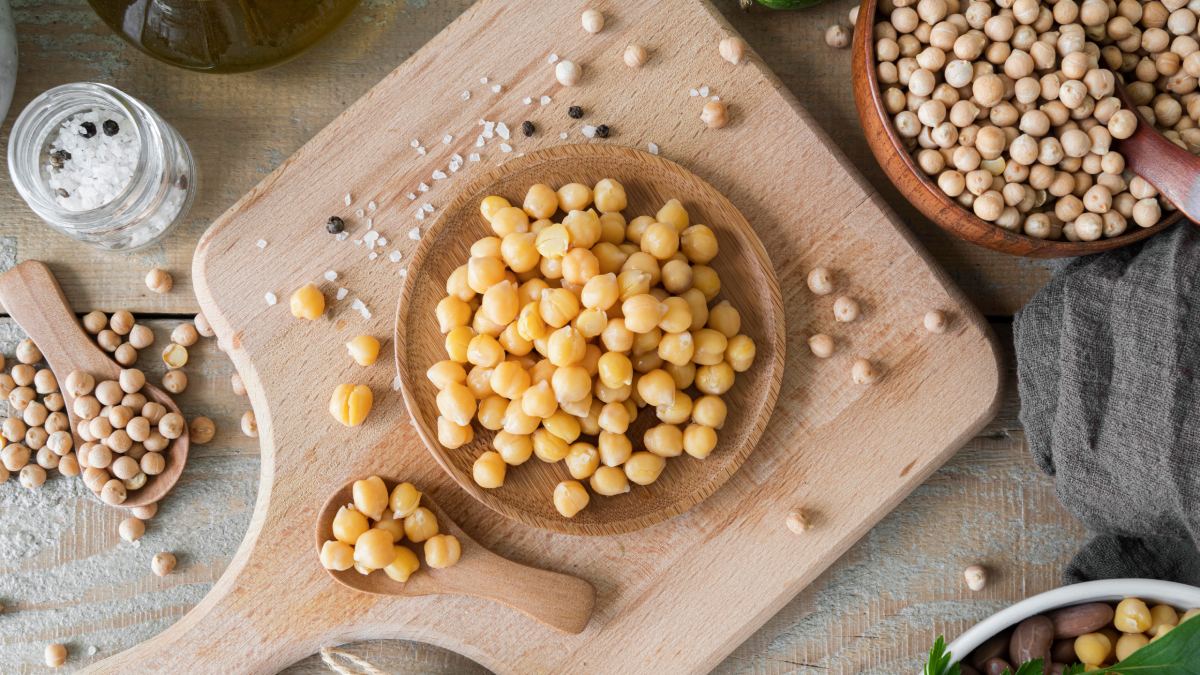 Além de exercícios e acompanhamento médico, a alimentação também pode ajudar no controle da inflamação e na saúde muscular