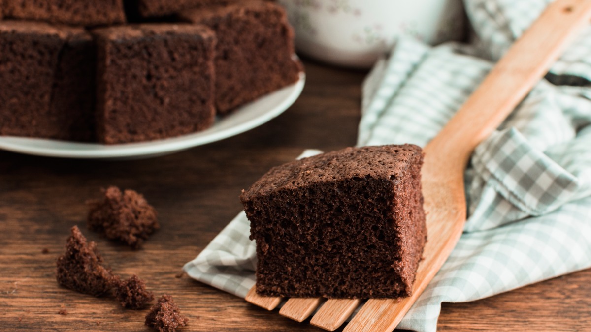 Bolo de chocolate é o rei das reuniões de família, festas simples ou café da tarde