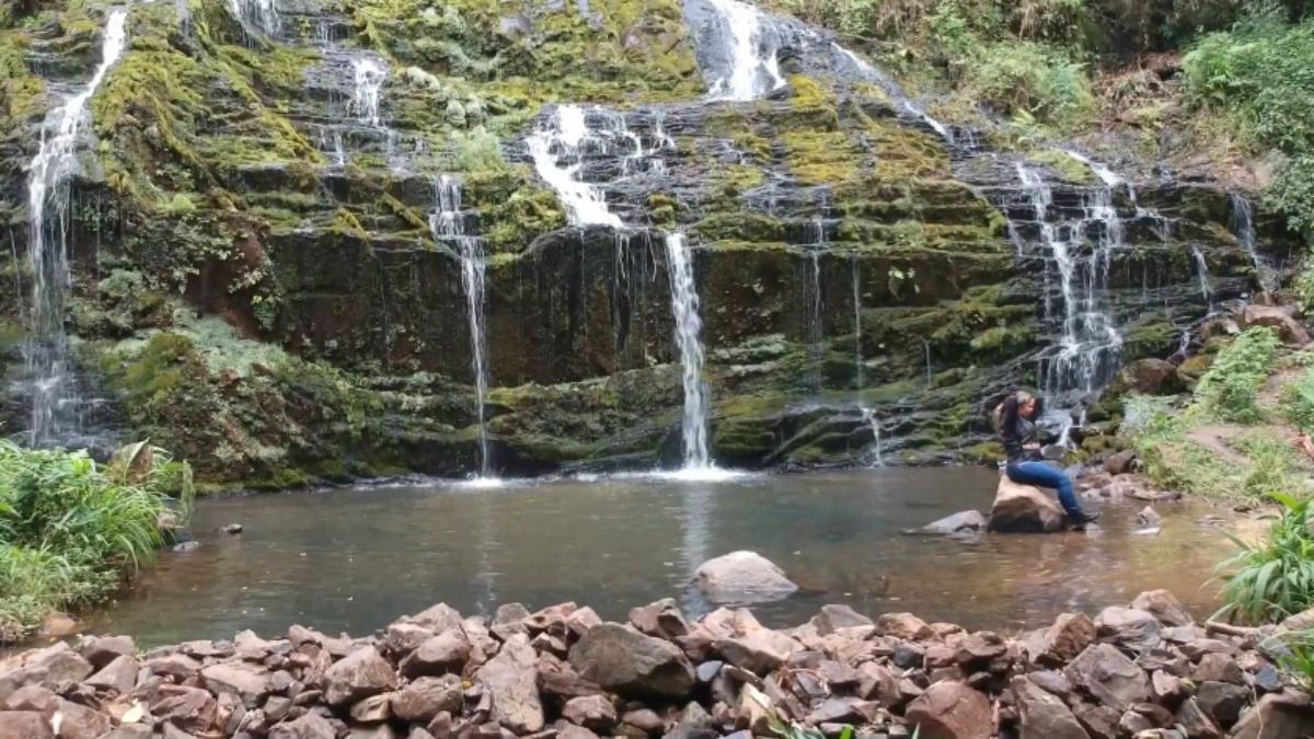 Mas lembrando que a visitação em áreas naturais costuma exigir acompanhamento de guias credenciados (Foto: Reprodução YouTube)