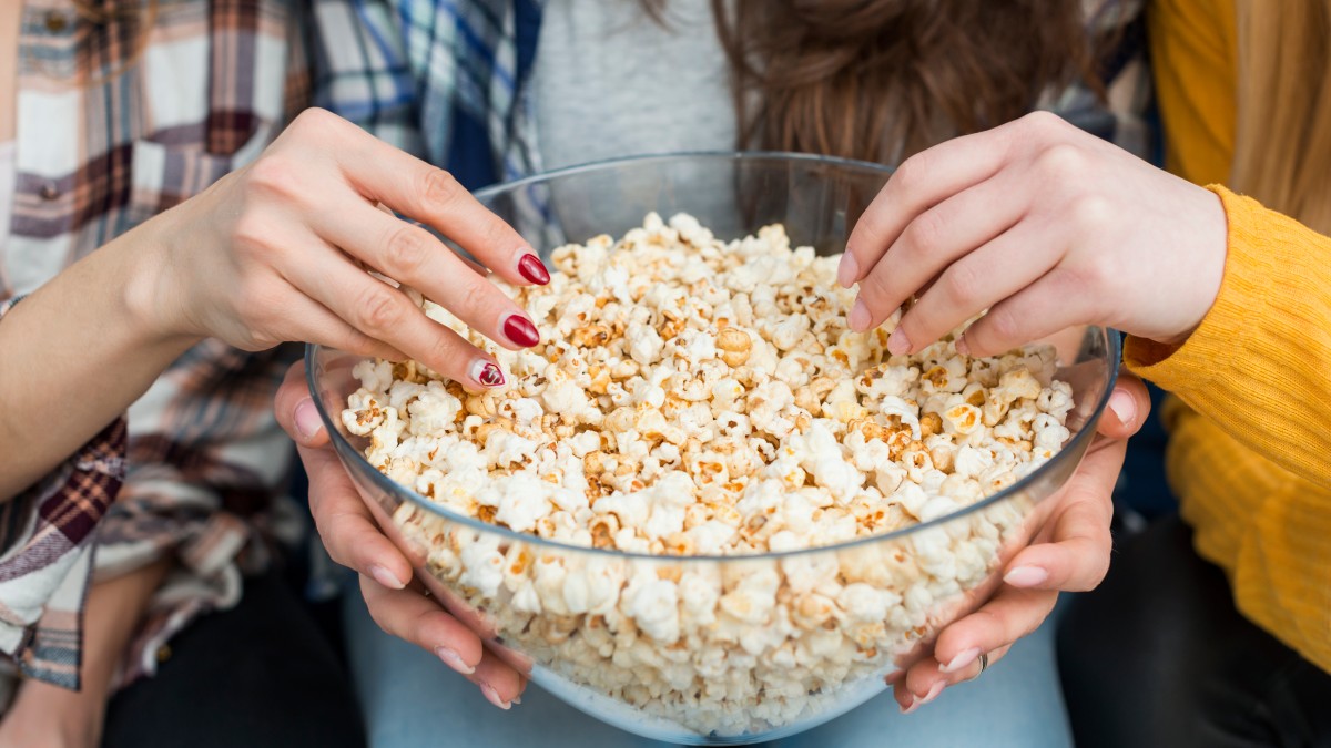 Descubra como a pipoca pode ser uma fonte extra de antioxidantes sem substituir frutas e vegetais na dieta