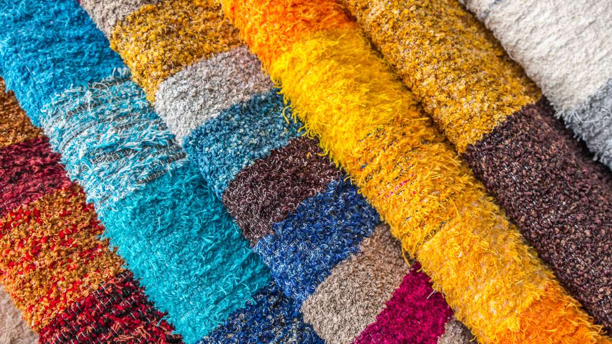 Felizmente, um método simples e químico se popularizou justamente por eliminar esses resíduos sem encharcar o material (Fotos: Pexels)
