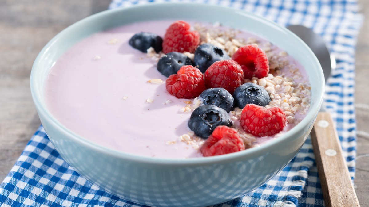 2. Iogurte natural com frutas vermelhas