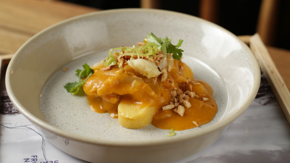 Pamonha de milho com moqueca de Saithe da Noruega